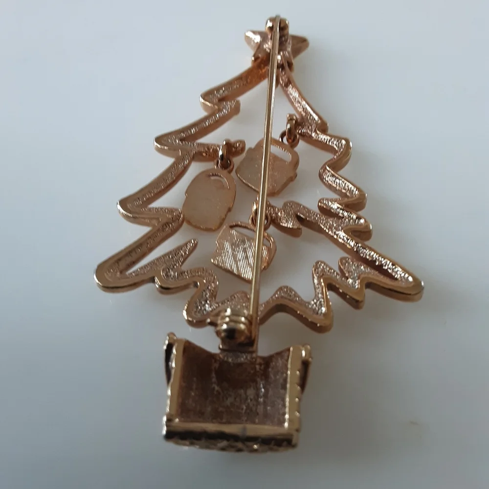 LONGABERGER Gold Plate Hanging Metal Basket Christmas Brooch 